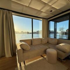 Aqua Loft Lux Houseboat & Waterfront Apartments