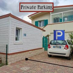 Azure Oasis with parking near the airport & beach