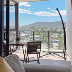 Amazing Views 2BD 2BA Homey Toowong Abode Pool M29