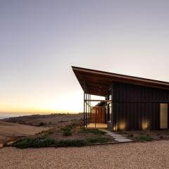 Studio on Forktree – Modern Coastal Retreat