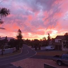Family Home with Big Garden & Jacuzzi