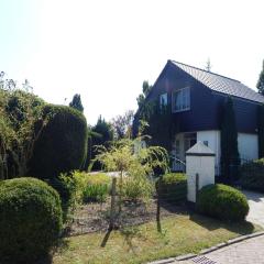 Traumhaftes-freistehendes-Ferienhaus-an-der-See-Strand-Yachthafen-W-Lan