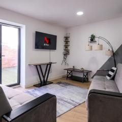 2 Bedroom Spacious Apartment, Free Parking, WiFi