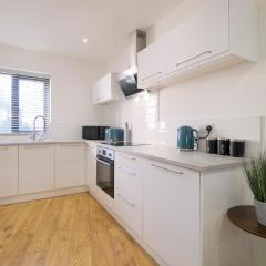 Modern Spacious Apartment, Free Parking, WiFi