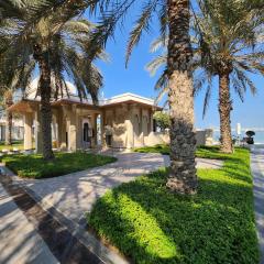 Spacious exclusive family King sunset stay beachfront tennis 24h pool and security desk