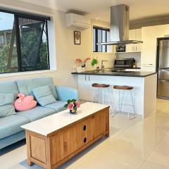 Fairview Heights Sunny Deck Retreat