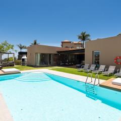 Premium House with Private Heated Pool and Bbq