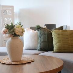 City focused comfy city view apartment