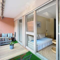 Charming Air-Conditioned Apartment with Terrace & Parking 600 m from the