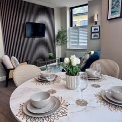 Central 2-Bed Apartment with Balcony & Parking