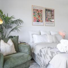 Harbourside Studio in Pyrmont with Pool, Gym, Sauna, & Parking spot