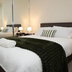 Clayton Luxe Retreat- Elegant 2 BDR with Balcony