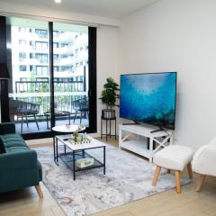 Clayton Luxe Retreat- Elegant 2 BDR with Balcony