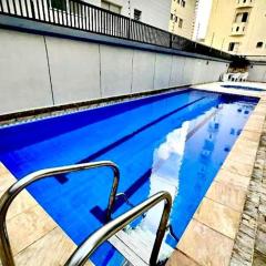 Apartmento Astúrias! Piscina Ar Varanda Vaga de Garagem 2 Quartos 100m2! 2 Qdas da Praia!