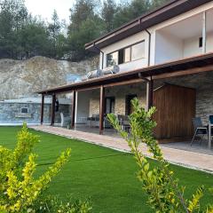 ANTHEMIs COTTAGE RED