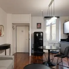 Moderno Bilocale su Due Piani nel Cuore dei Navigli