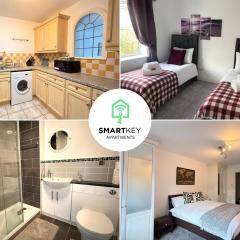 Central Woking 2 Bedroom 2 Bath Modern Apartment with Parking