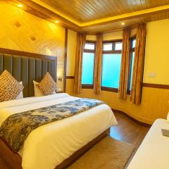 Naini Lake View The- Gwen -Stays Mall Road - Lake View Rooms Types- Prime Location - Best Luxuary Hotel In Nainital