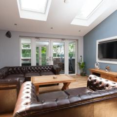 Luxurious Edinburgh Townhouse with Hot Tub