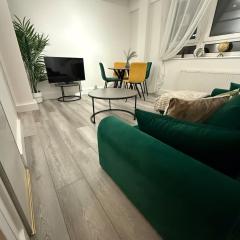 Stylish 2-Bed Flat - 15-Min Walk to London Bridge