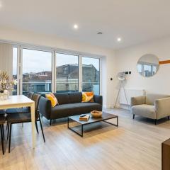 2 Bedroom Apartment - Close to Central London - Smart TV's & PRIVATE BALCONY- Parking Available