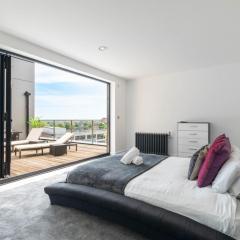 Luxury 2 Bed Apartment - Fast Wi-Fi - Secured Parking - Private Terrace - 17CH