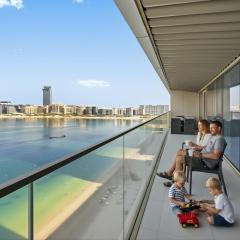 Luxury 2BR Emaar Beachfront with Private Beach & Infinity Pool, Palm Jumeirah & Atlantis Views
