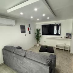 Red House - Modern 2BR Near isla verde & Airport