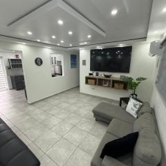 Red House 2 - Modern 2BR Near isla verde &and Airport
