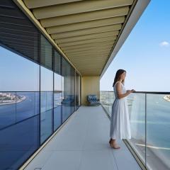 Luxury 2BR Emaar Beachfront with Private Beach & Infinity Pool, Palm Jumeirah & Atlantis Views