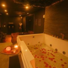 Suite Romantique avec balnéothérapie double & sauna Privés - Nuit s'exception