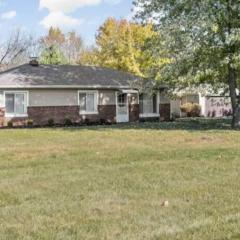 Modern 3-Suite Home on 3 Acres - Pet-Friendly