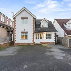 Family-Friendly 4-Bed Bricket Wood Hideaway, sleeps 8