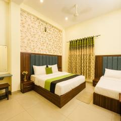 Hotel Super Affordable silverkey Stay Near Krishna Nagar -Free Parking Facility