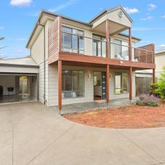 Charming Cowes Townhouse - Private Retreat on Main Street