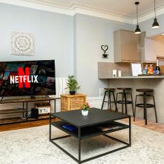 Bright-on Nest by the Sea