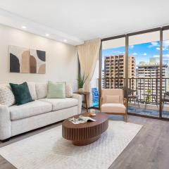 10Fl Remodeled, Walk to Waikiki Beach with Wi-Fi & Parking