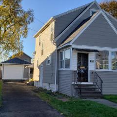 Grand Central - Pet friendly 3 BR 2 Bath