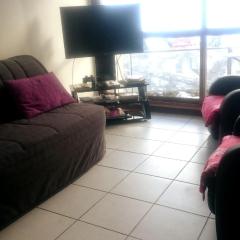 À l’orée des sapins, skis au pied