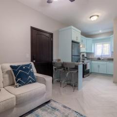 Lumora - Cozy 2-BD Condo in French Cay