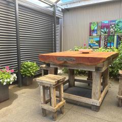 Self Contained gem in the country, near to town