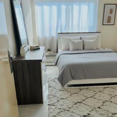 Quiet Private Queen Room With Dubai 2 Min Walking Distance
