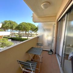 Studio Front de Mer avec Balcon et Parking Privé - FR-1-837-58