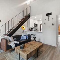 Contemporary Couples Getaway Near Austin Favorites - Loft 21