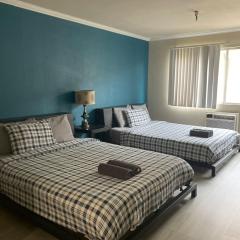 Affordable double queen bed apart in Beverly Hills