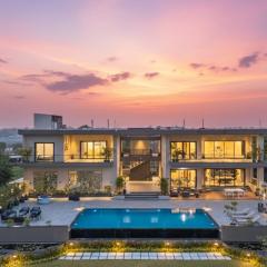 StayVista at HOB - House of Believer with Bonfire, Pool