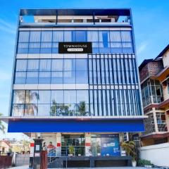 Super Townhouse Bhangagarh Bus Terminal Formerly The Rudra Inn