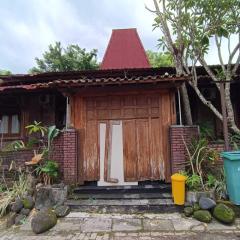 OYO 95051 Seven Trumpets Guest House