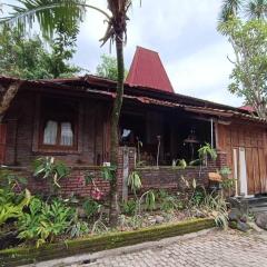 OYO 95051 Seven Trumpets Guest House