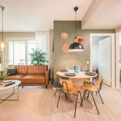 Stylish 2BR with Balcony, Free Parking, 24h Shop